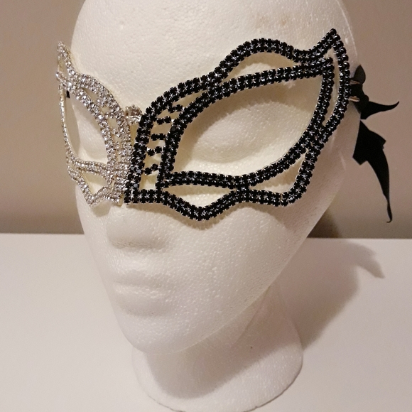 Crystal Masquerade Mask - Picture 5 of 7